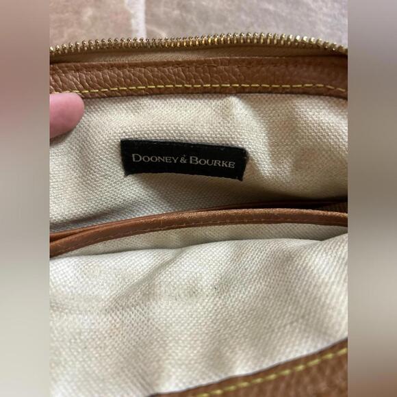 Dooney & Bourke Tan Leather Bag. - Picture 3 of 4